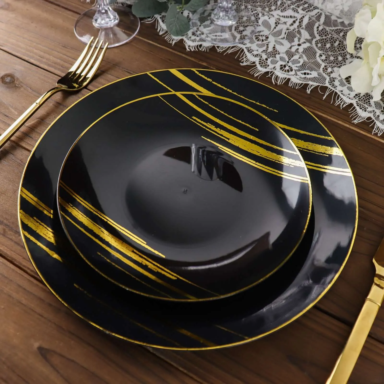 10 Pack Black and Gold Brush Stroked 10" Round Plastic Dinner Plates, Disposable Party Plates Dinnerware