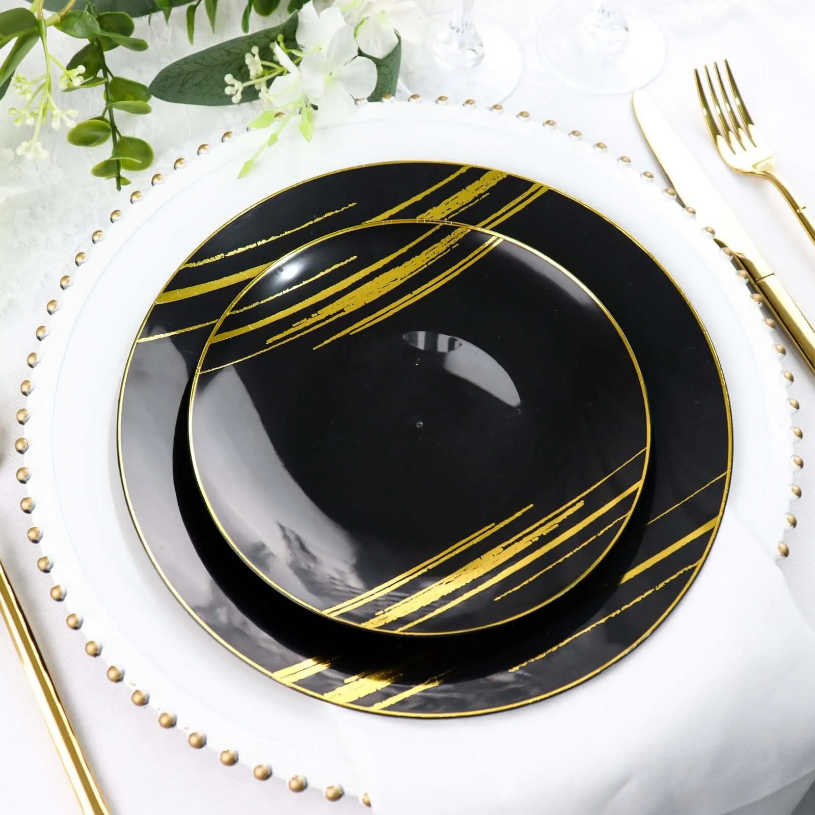 10 Pack Black and Gold Brush Stroked 10" Round Plastic Dinner Plates, Disposable Party Plates Dinnerware