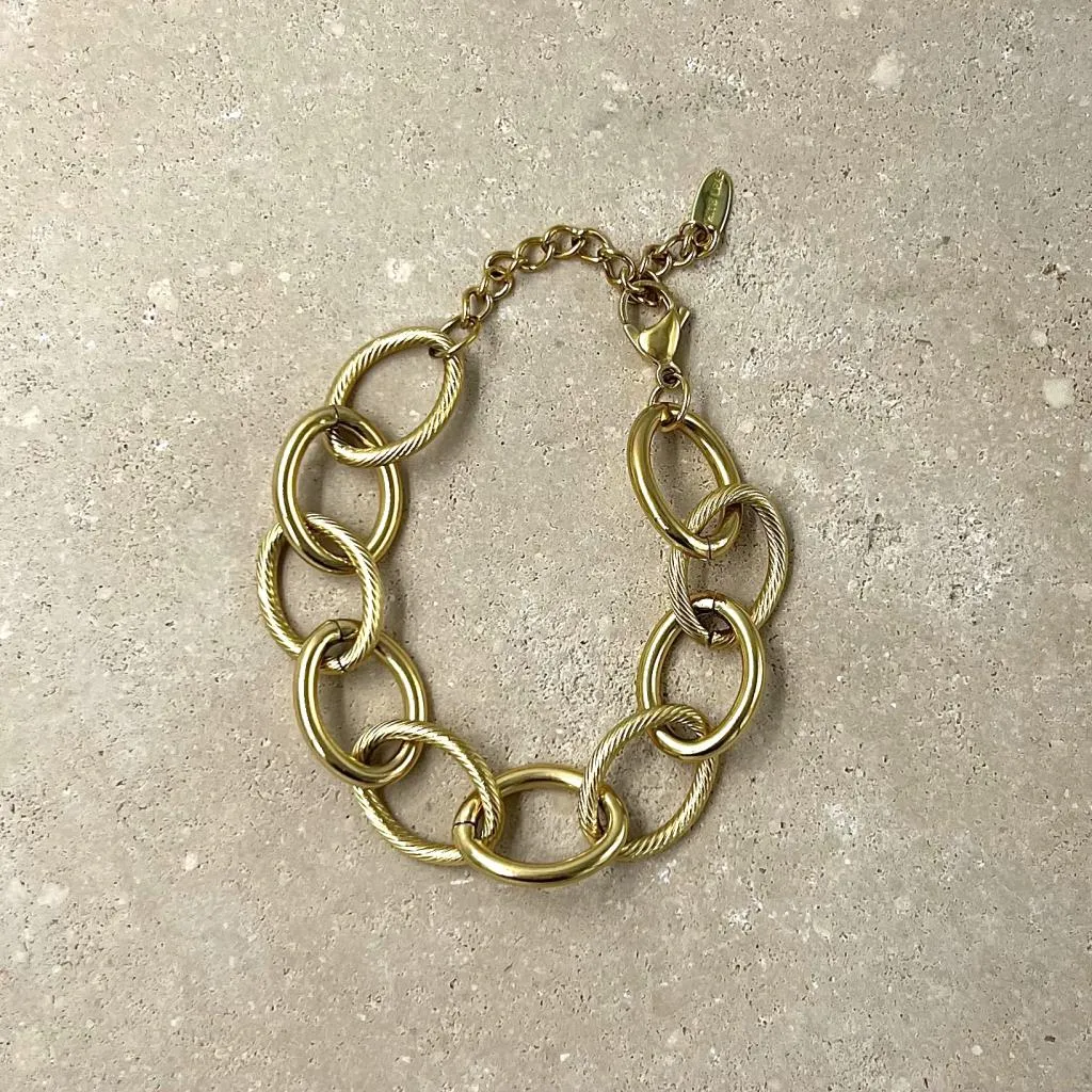 Gold Link Bracelet in Gold with Oval Links