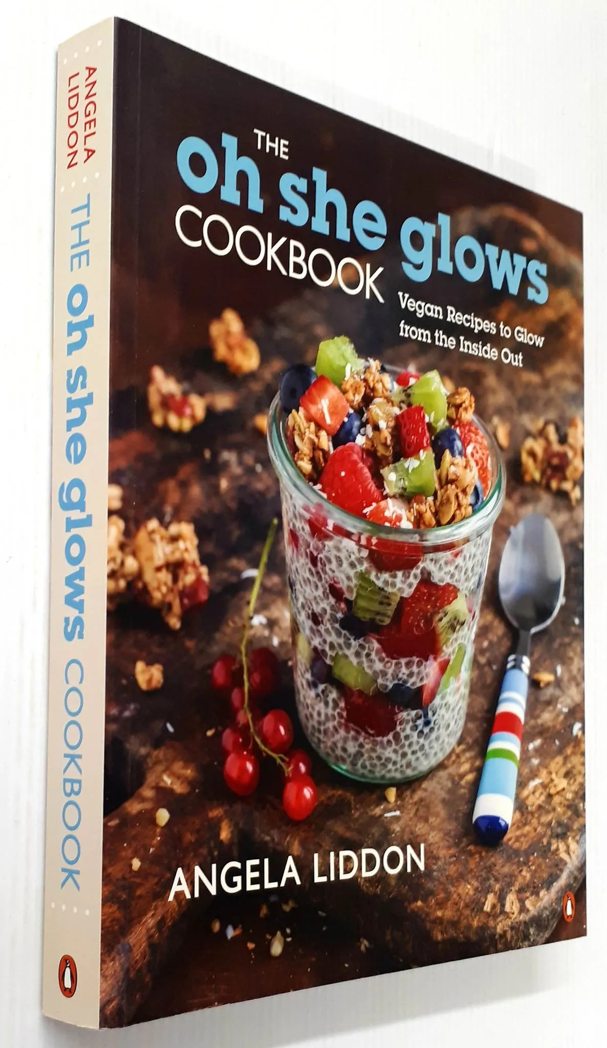 THE OH SHE GLOWS COOKBOOK - Angela Liddon